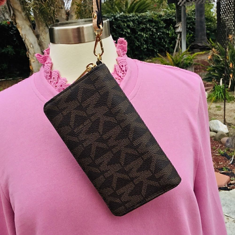 MICHAEL KORS JET SET WALLET SIGNATURE BROWN AND GOLD HARDWARE - Picture 13 of 14